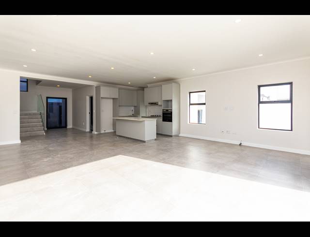 4 BEDROOM FREEHOLD FOR SALE IN SANDOWN